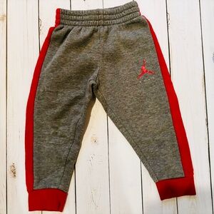 Air Jordan boys gray and red jogger sweatpants size 3t